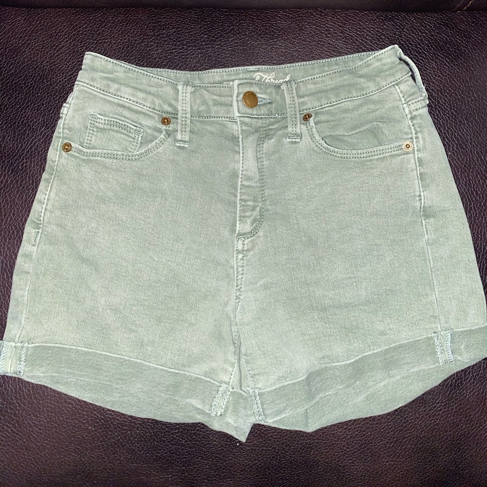 Universal Thread green shorts